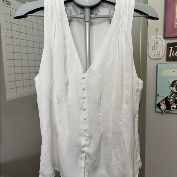 DO+BE White Sleeveless Buttoned Tank Top - Picture 1 of 6